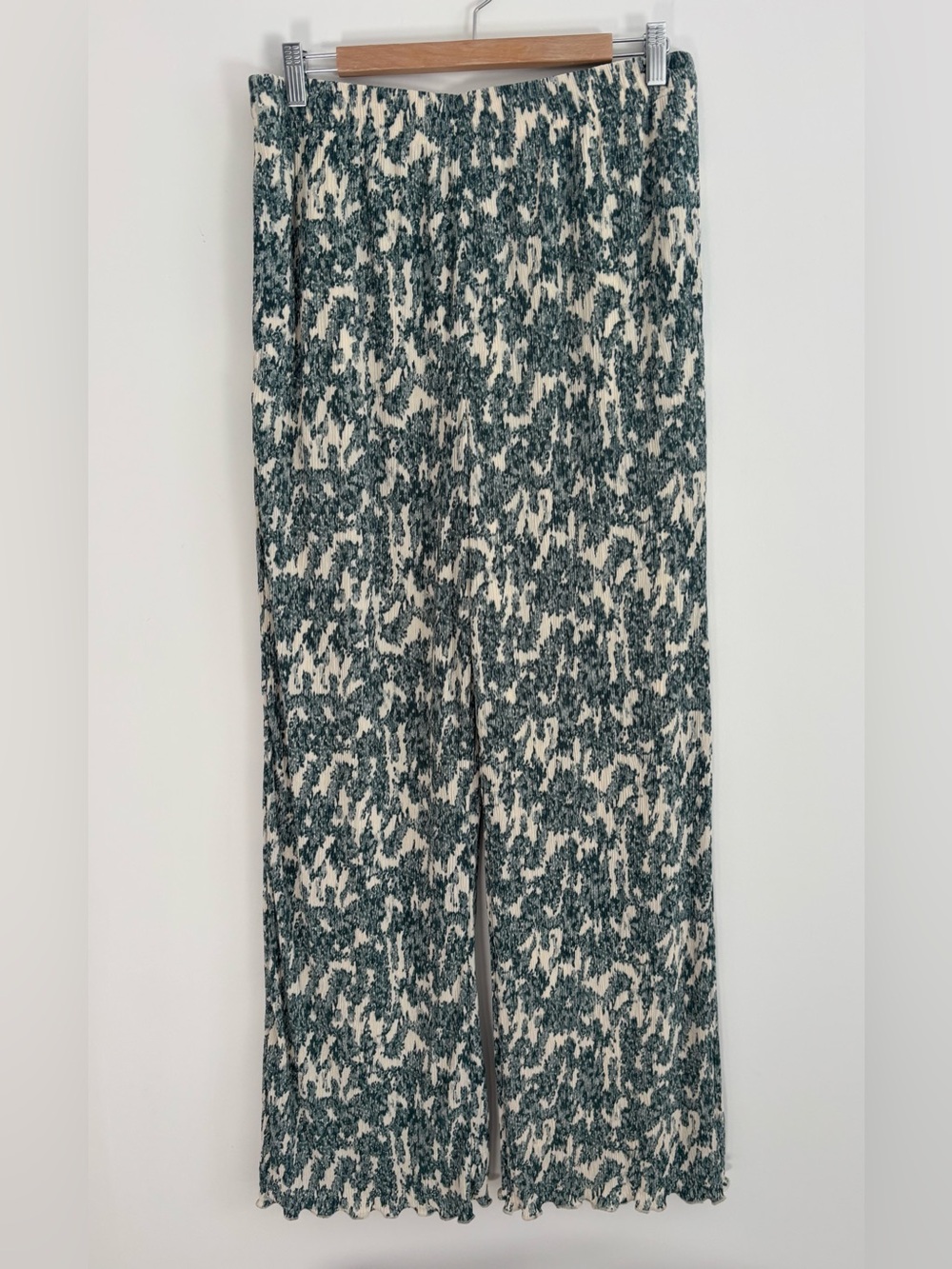 Gentle Fawn Luxury Coastal Chic Plissé Set | New, XL/L - Picture 8 of 15